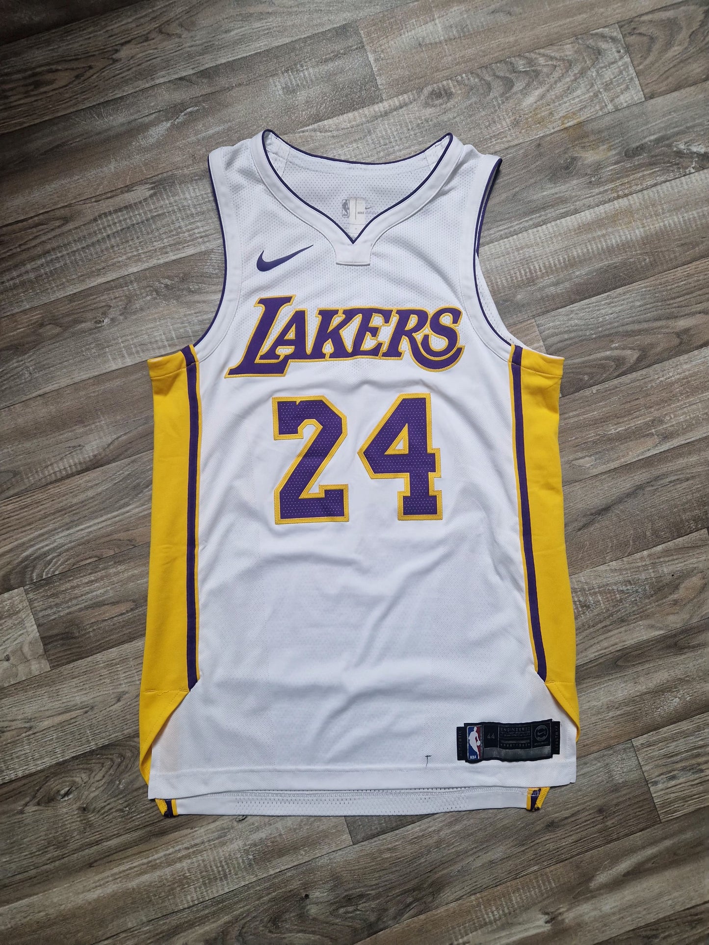 Kobe Bryant Authentic Los Angeles Lakers Jersey Size Medium
