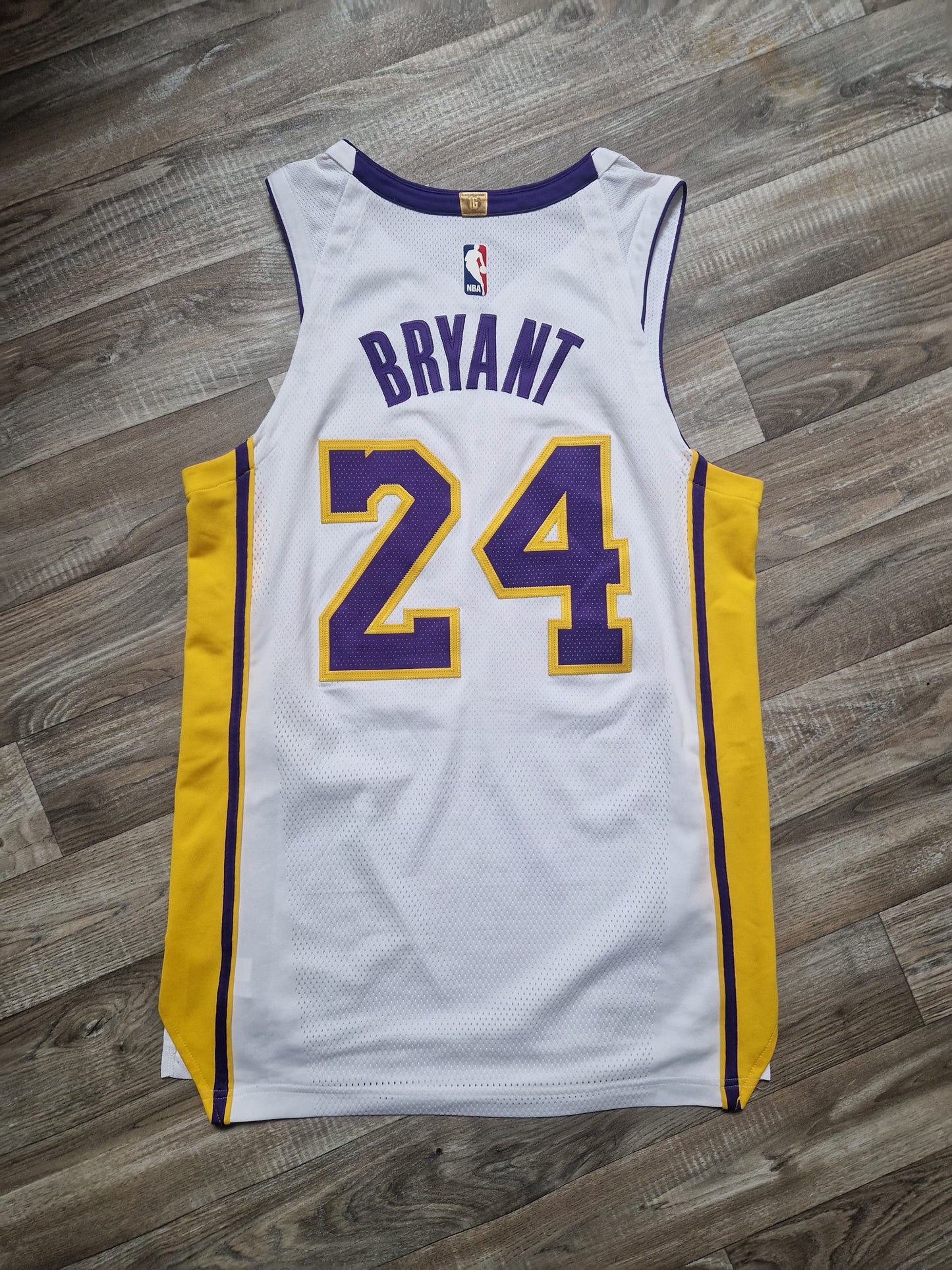 Kobe Bryant Authentic Los Angeles Lakers Jersey Size Medium