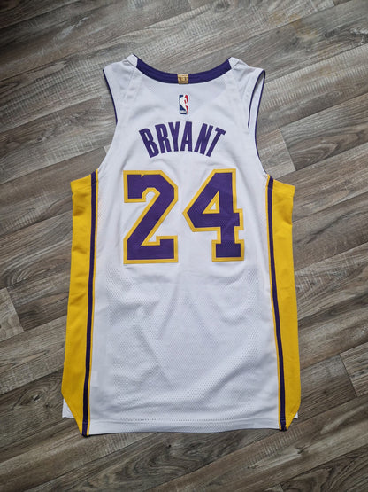 Kobe Bryant Authentic Los Angeles Lakers Jersey Size Medium