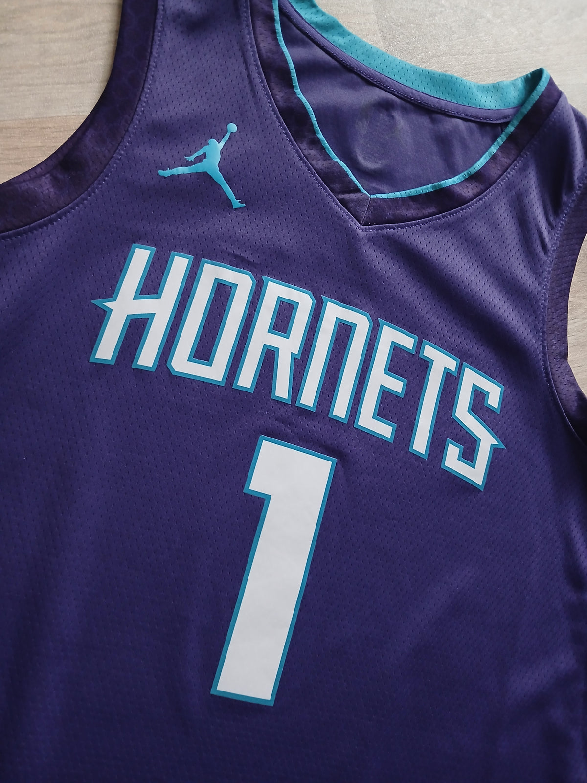 LaMelo Ball Charlotte Hornets Jersey Size XL