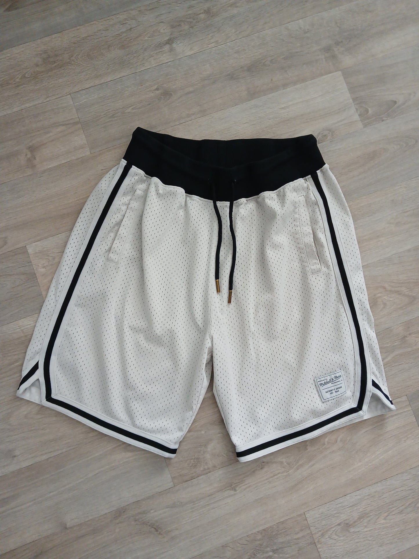 Mitchell and Ness Shorts Size Large