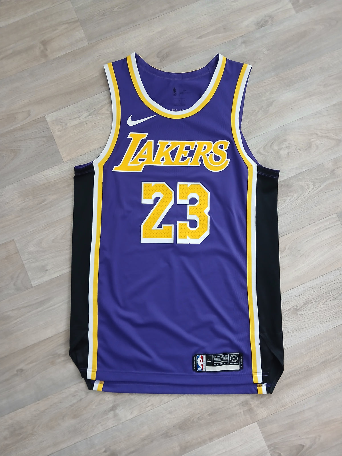 LeBron James Authentic Los Angeles Lakers Jersey Size Medium