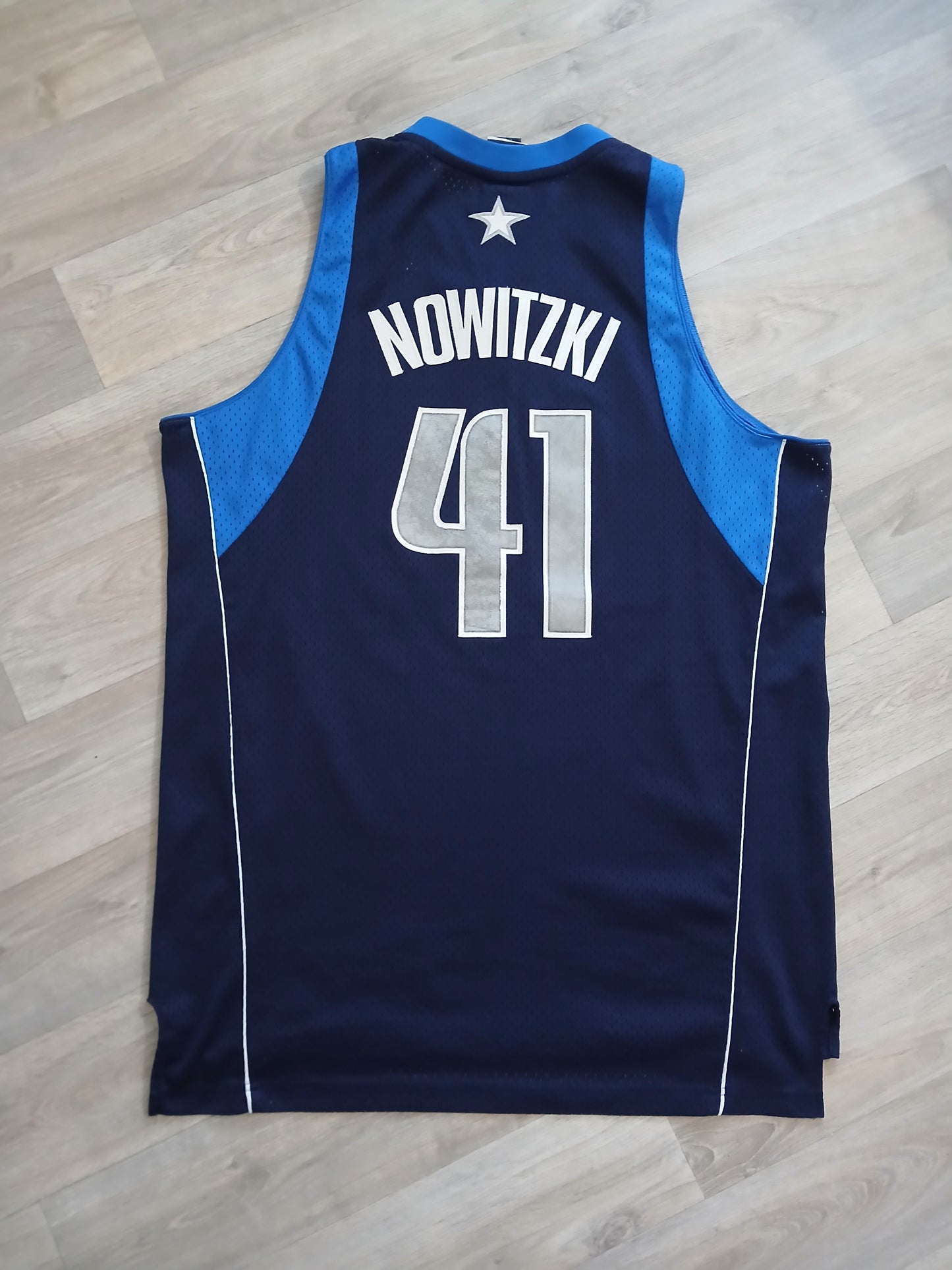 Dirk Nowitzki Dallas Mavericks Jersey Size Large