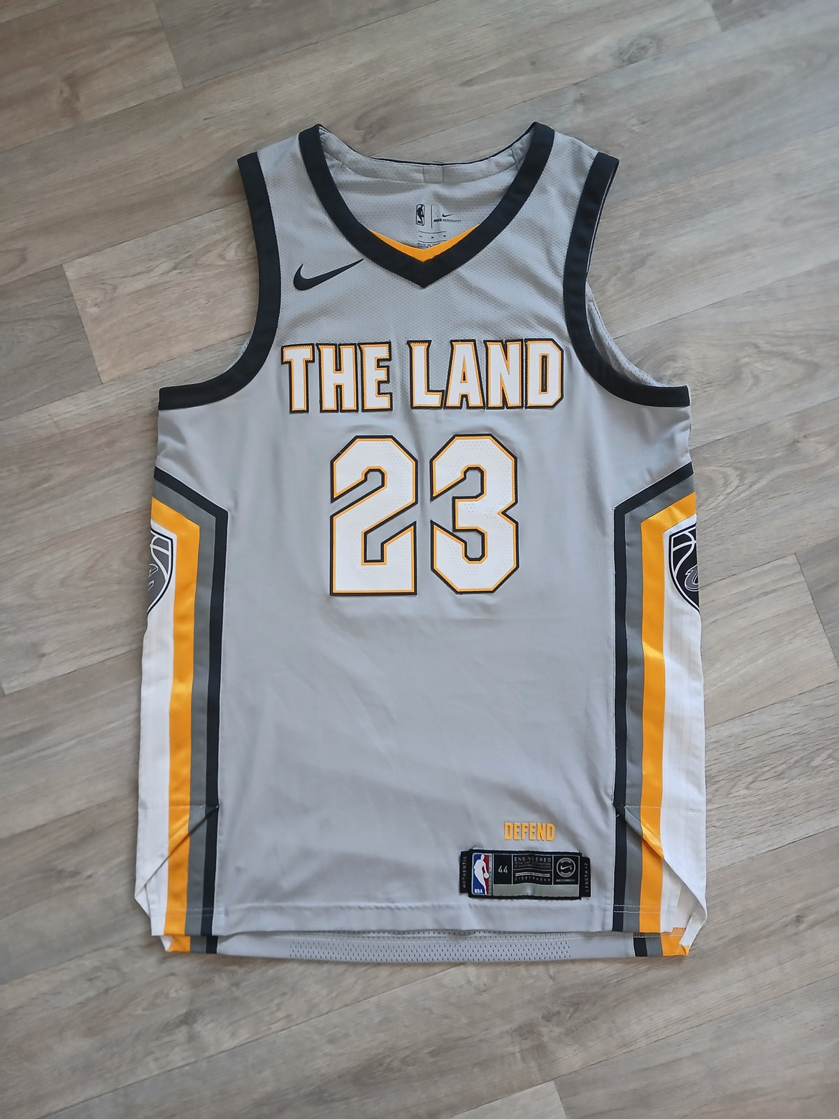 LeBron James Authentic Cleveland Cavaliers Jersey Size Medium