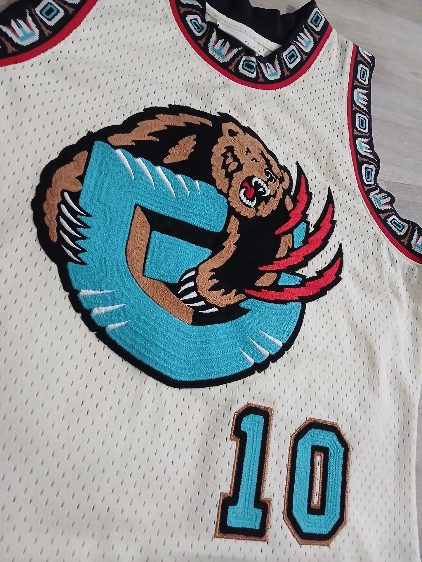 Mike Bibby Vancouver Grizzlies Jersey Size Medium