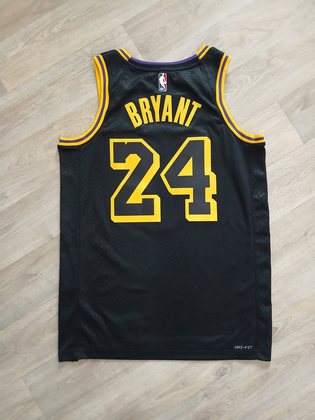 Kobe Bryant Los Angeles Lakers Jersey Size Medium