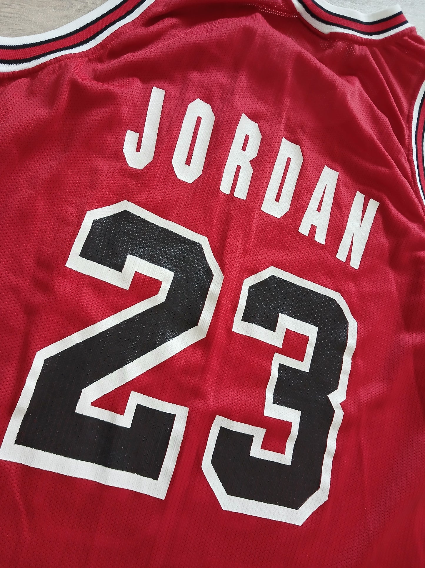 Michael Jordan Chicago Bulls Jersey Size Large (fits Medium)