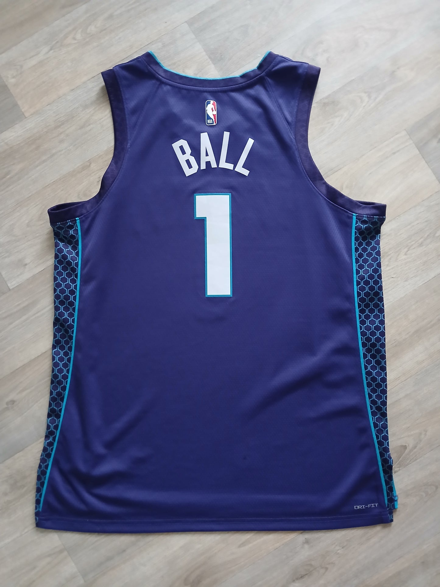 LaMelo Ball Charlotte Hornets Jersey Size XL
