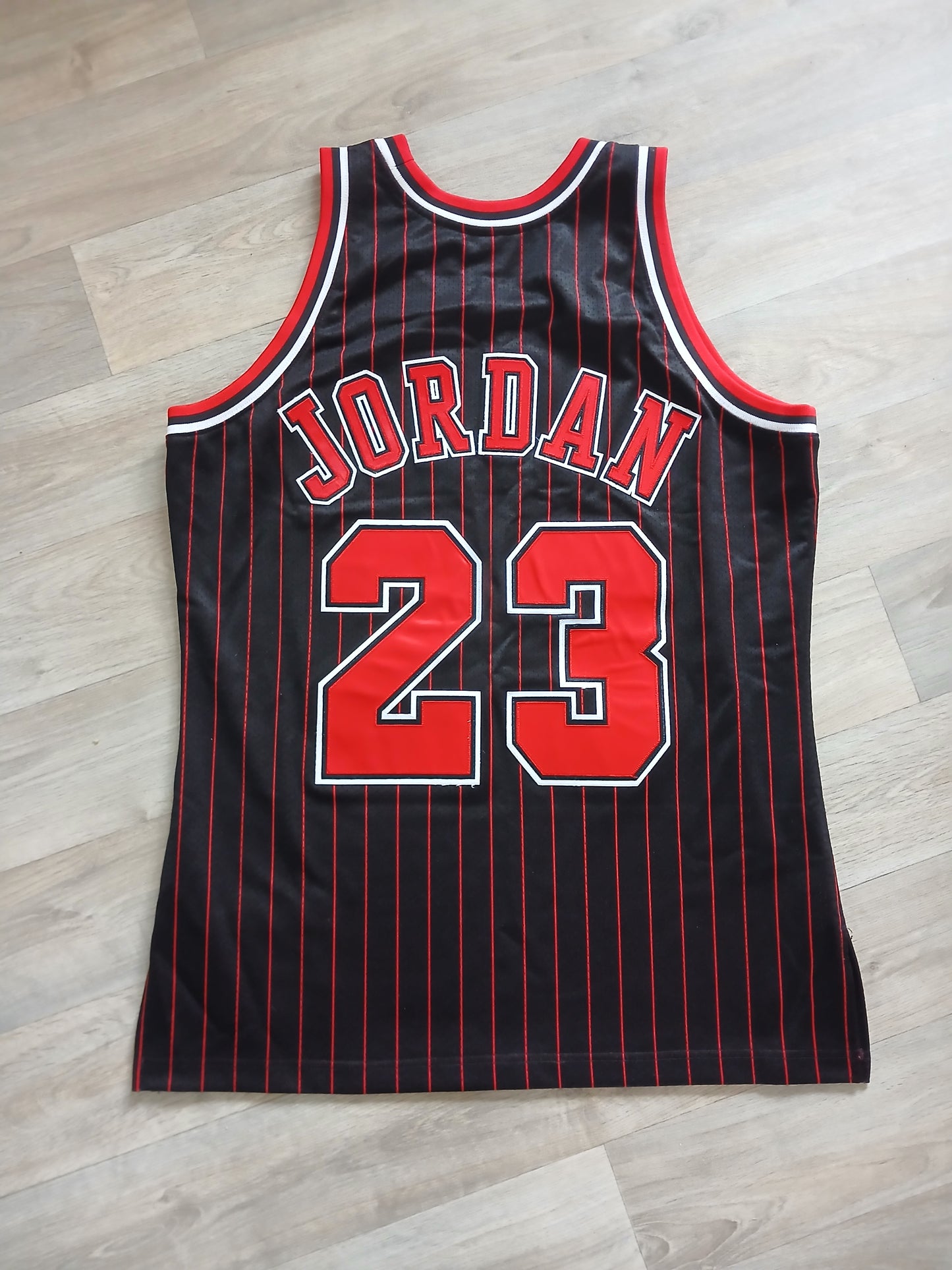 Michael Jordan Authentic Chicago Bulls Jersey Size Large