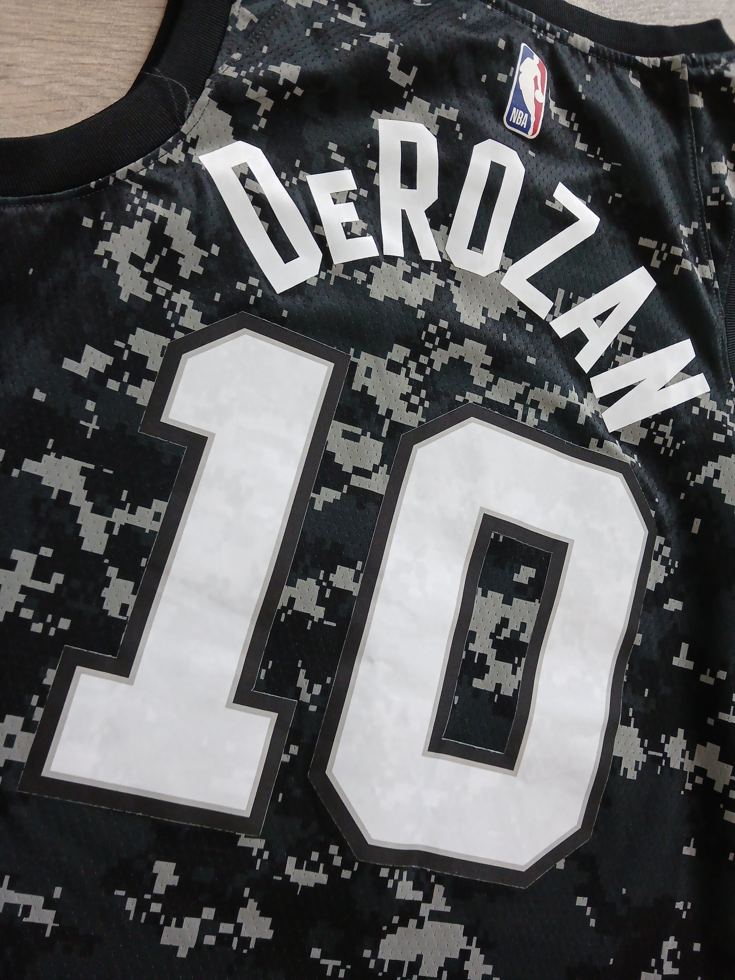 DeMar DeRozan San Antonio Spurs Jersey Size Medium