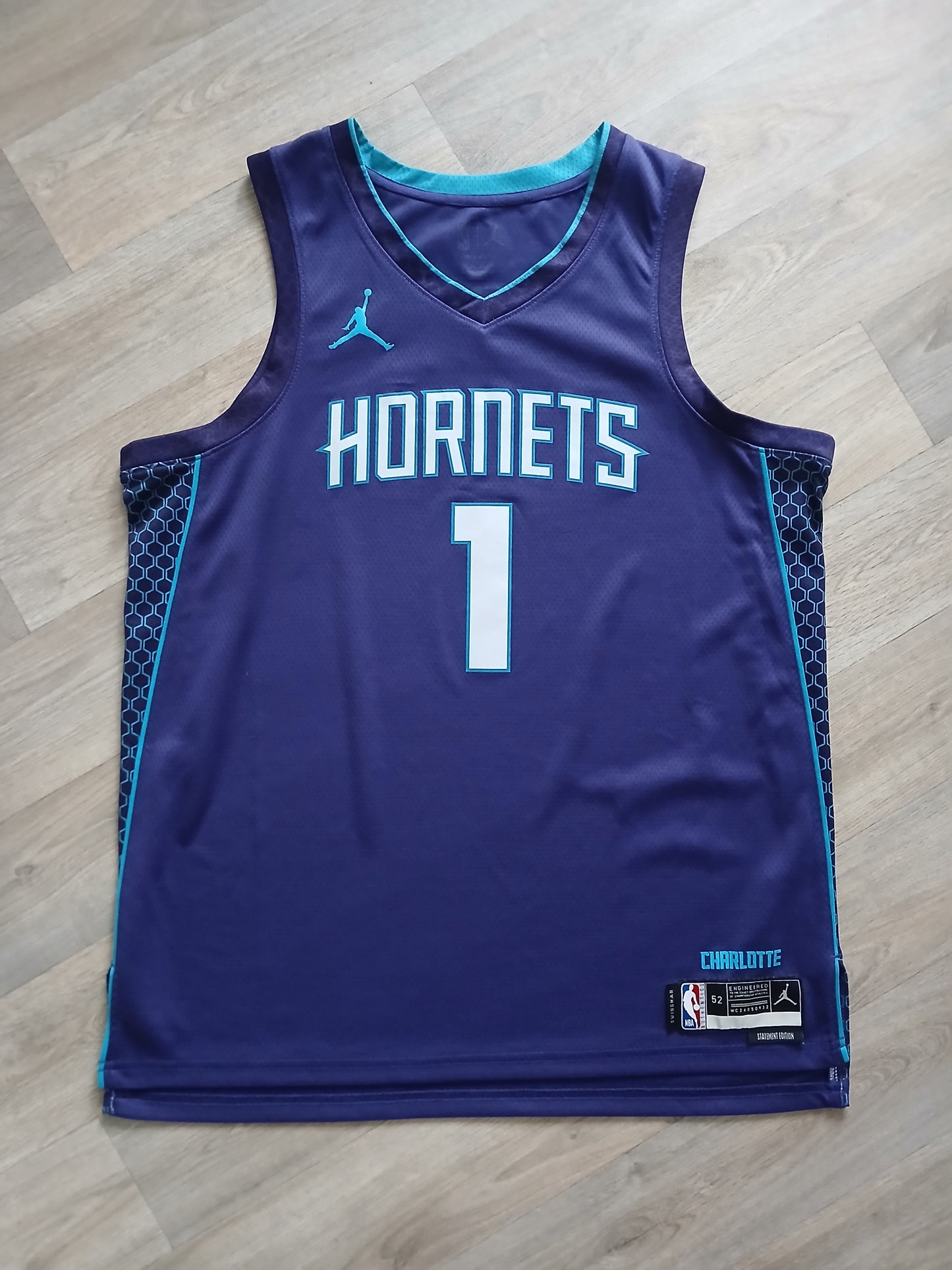 LaMelo Ball Charlotte Hornets Jersey Size XL
