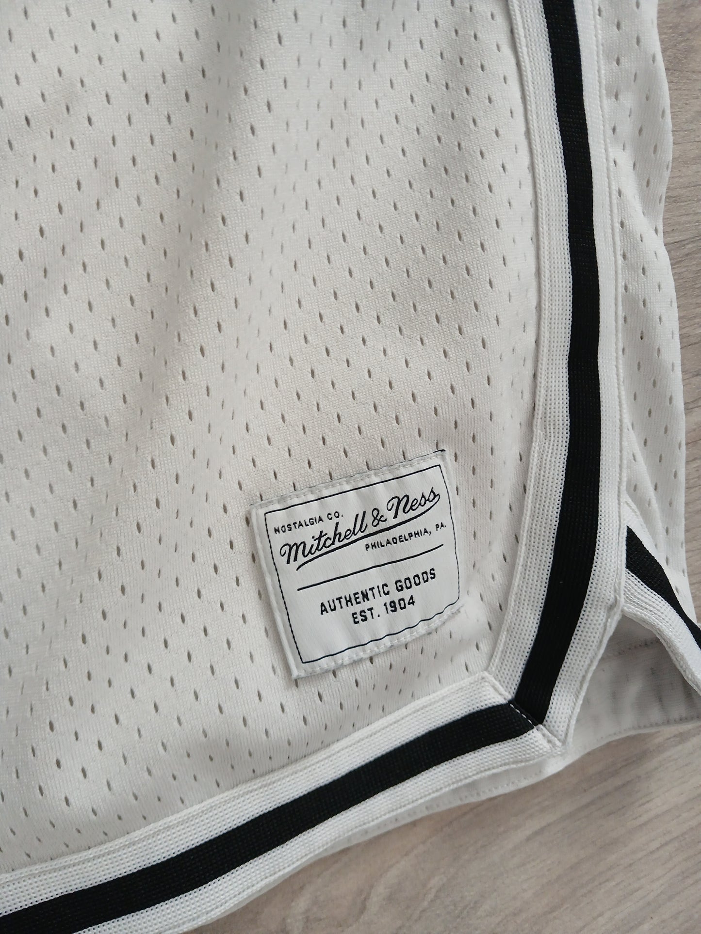 Mitchell and Ness Shorts Size Large