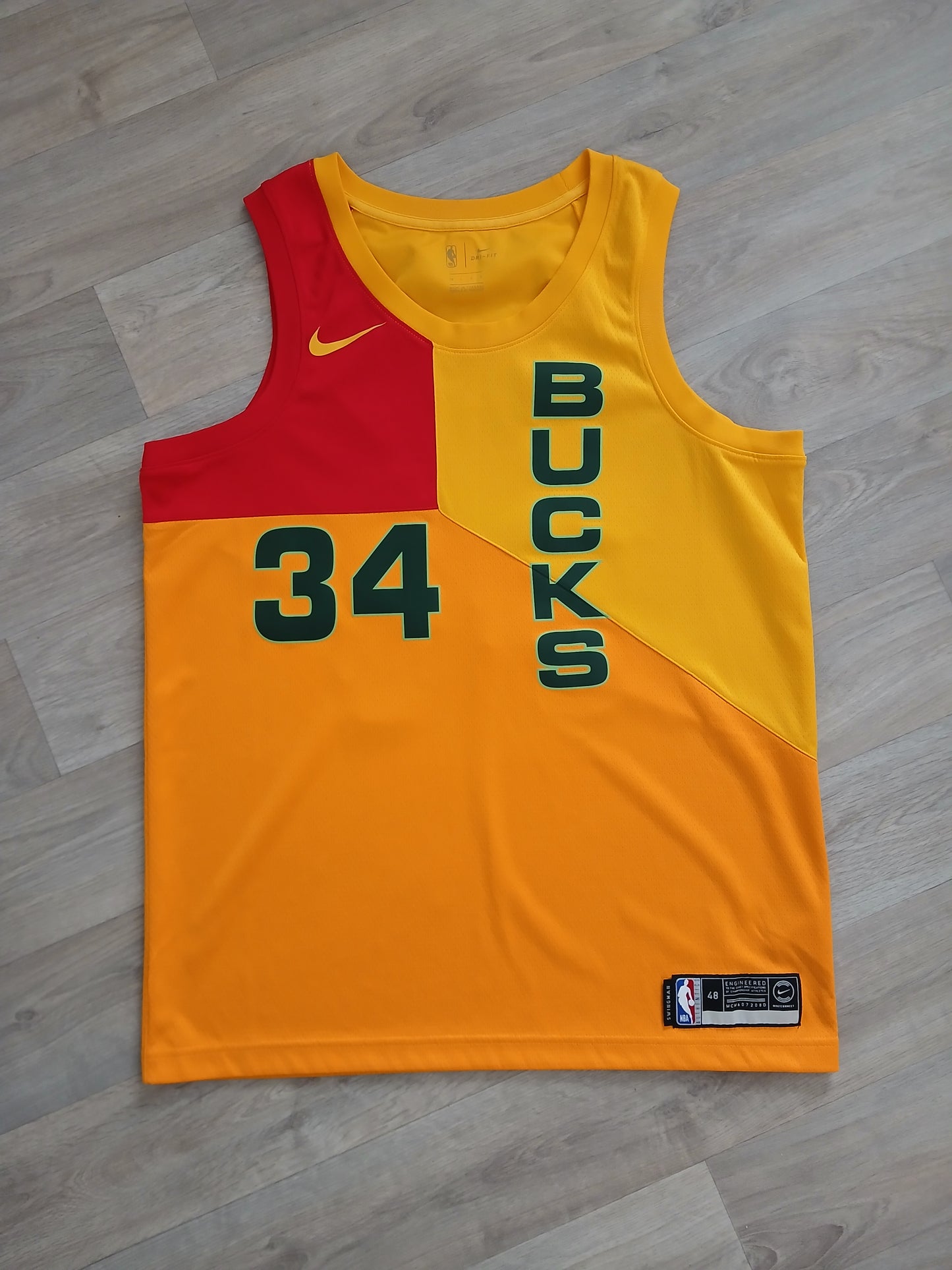 Giannis Antetokounmpo Milwaukee Bucks Jersey Size Large