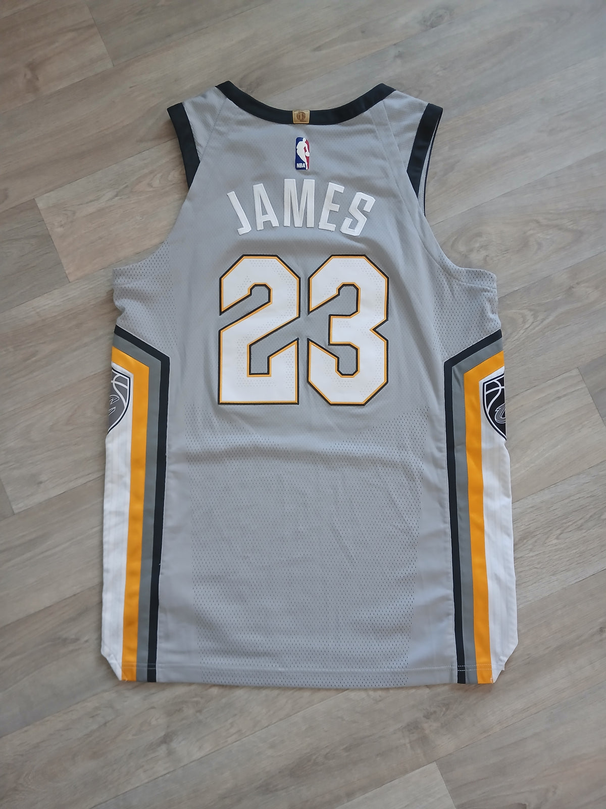 LeBron James Authentic Cleveland Cavaliers Jersey Size Medium