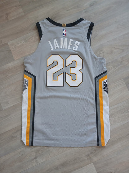 LeBron James Authentic Cleveland Cavaliers Jersey Size Medium