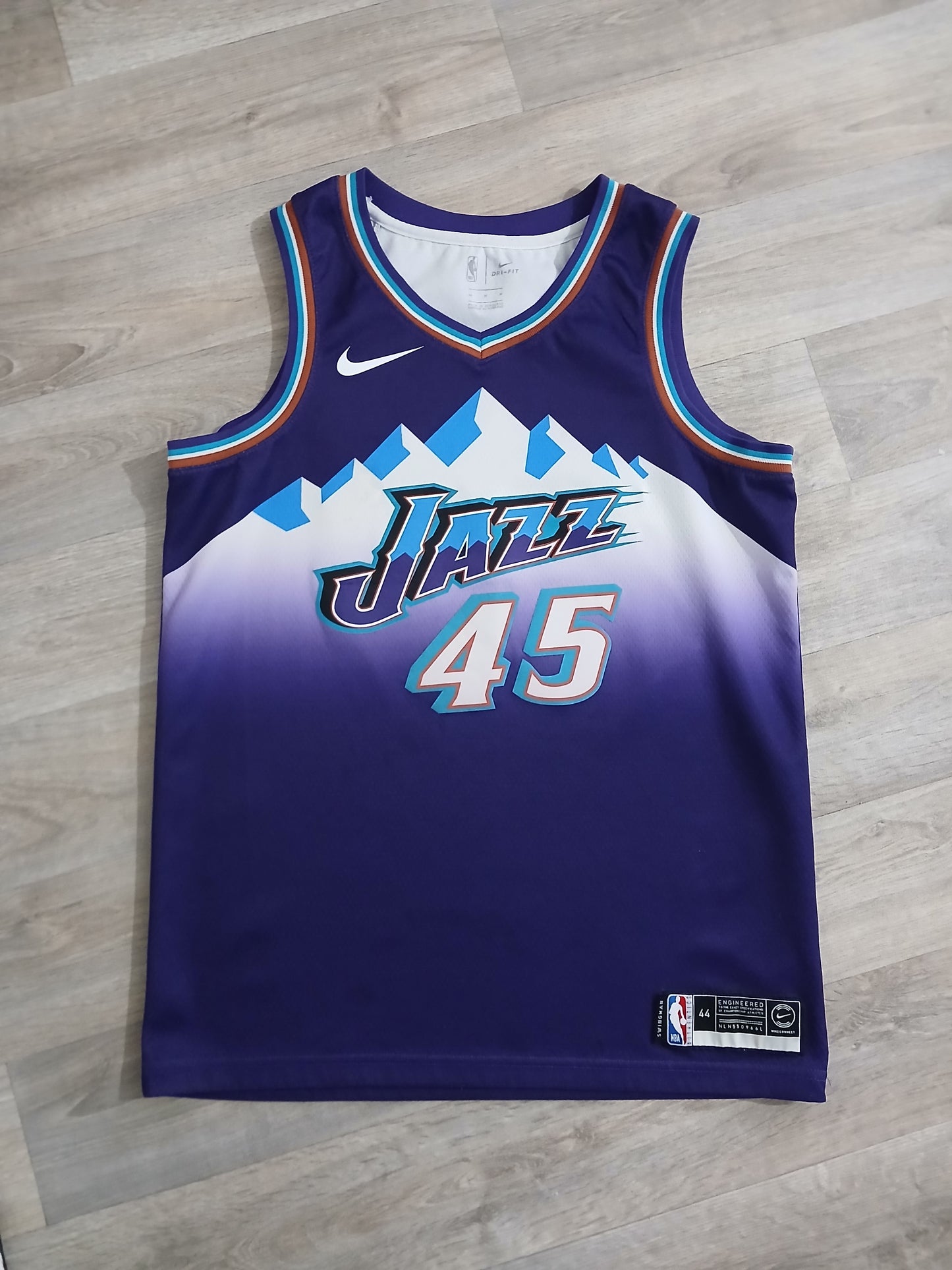 Donovan Mitchell Utah Jazz Jersey Size Medium