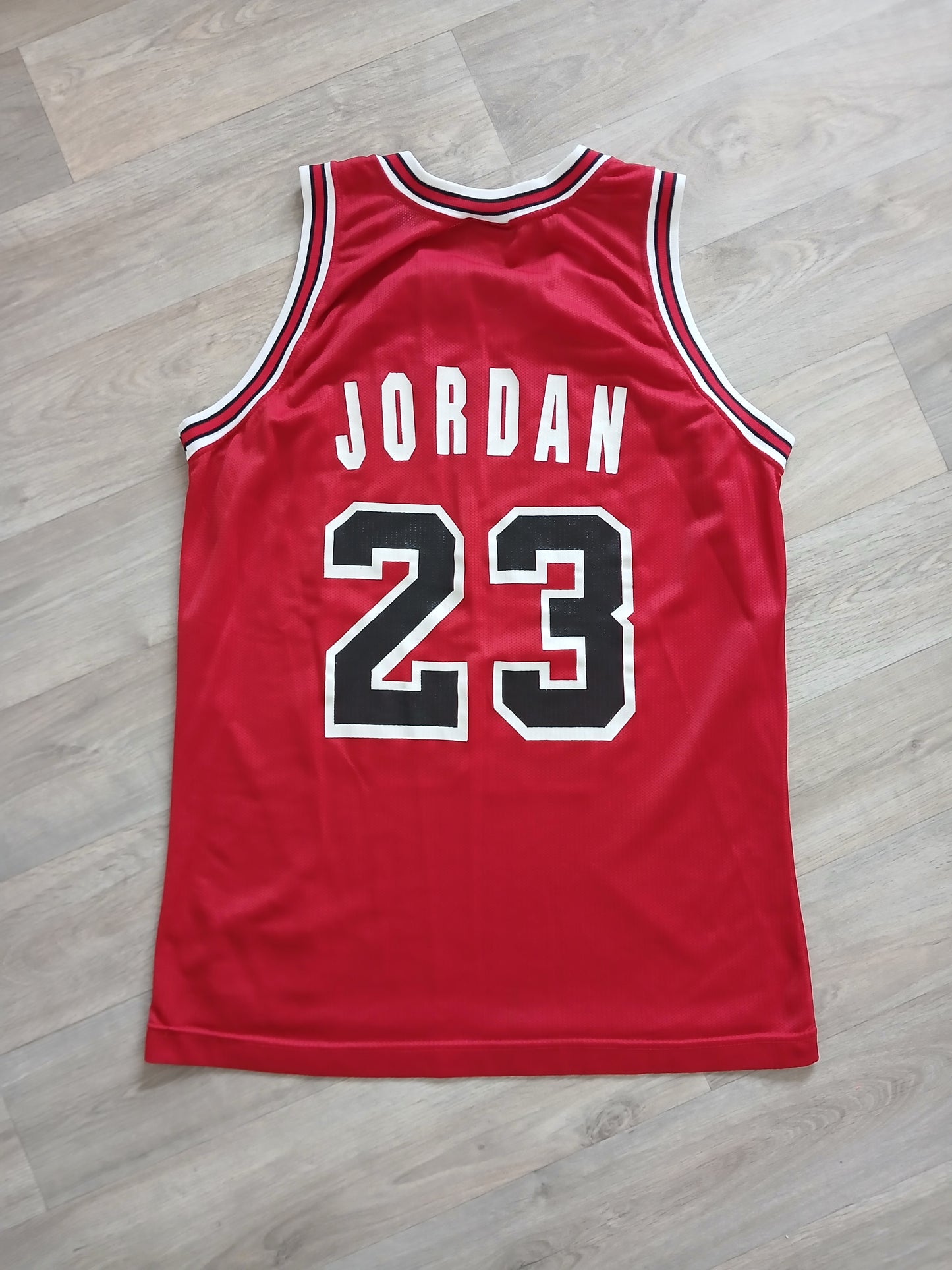 Michael Jordan Chicago Bulls Jersey Size Large (fits Medium)