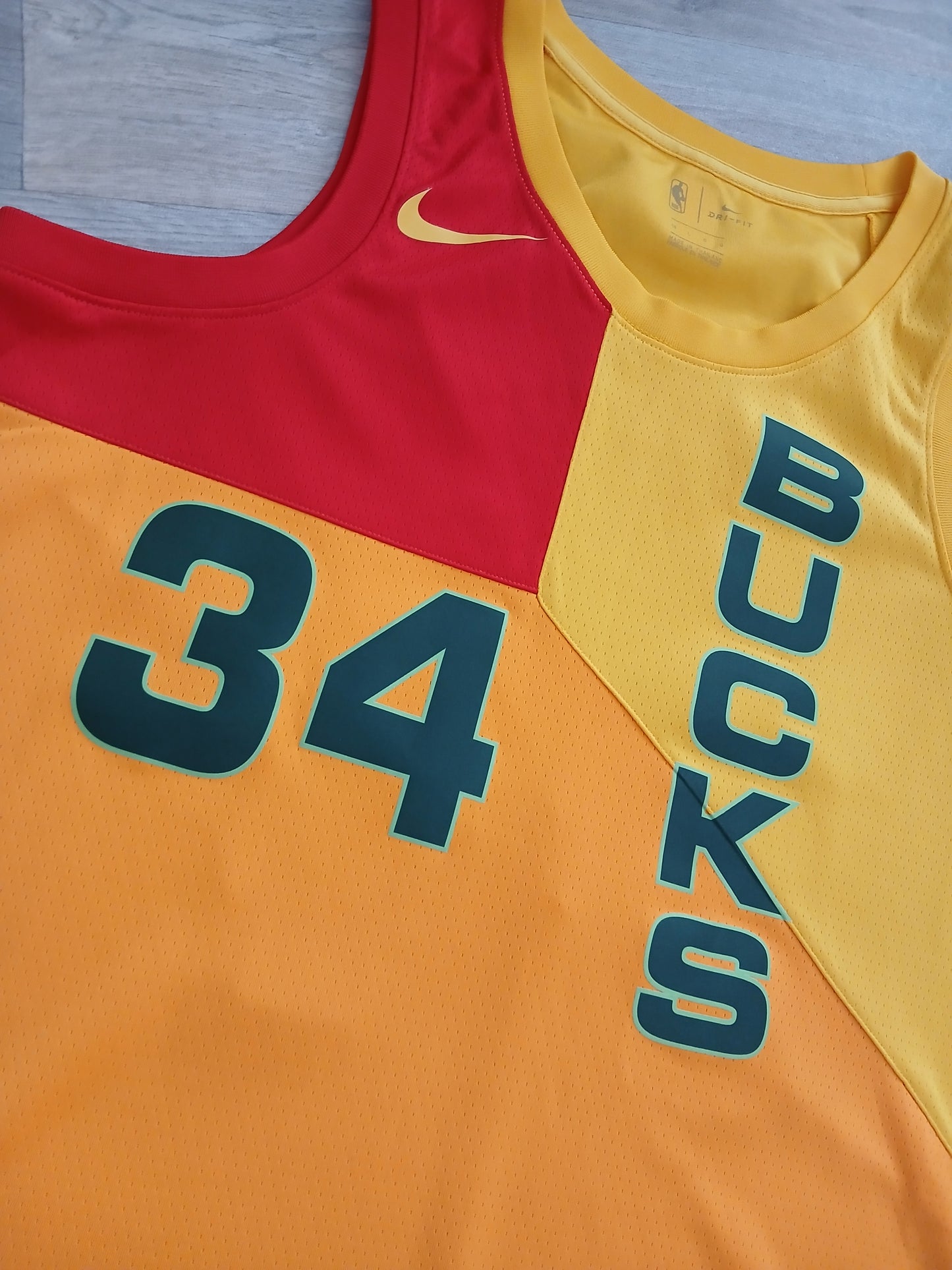 Giannis Antetokounmpo Milwaukee Bucks Jersey Size Large