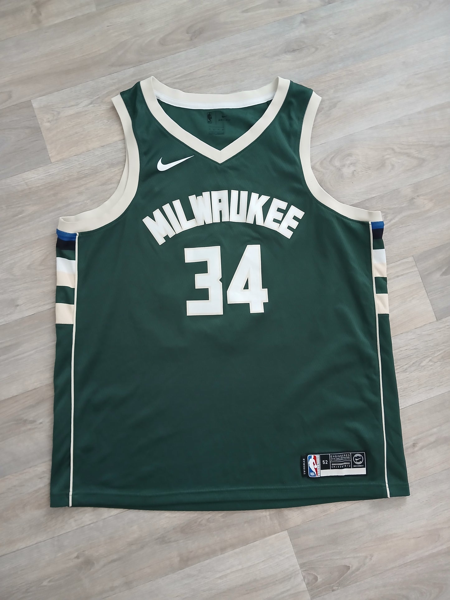 Giannis Antetokounmpo Milwaukee Bucks Jersey Size XL