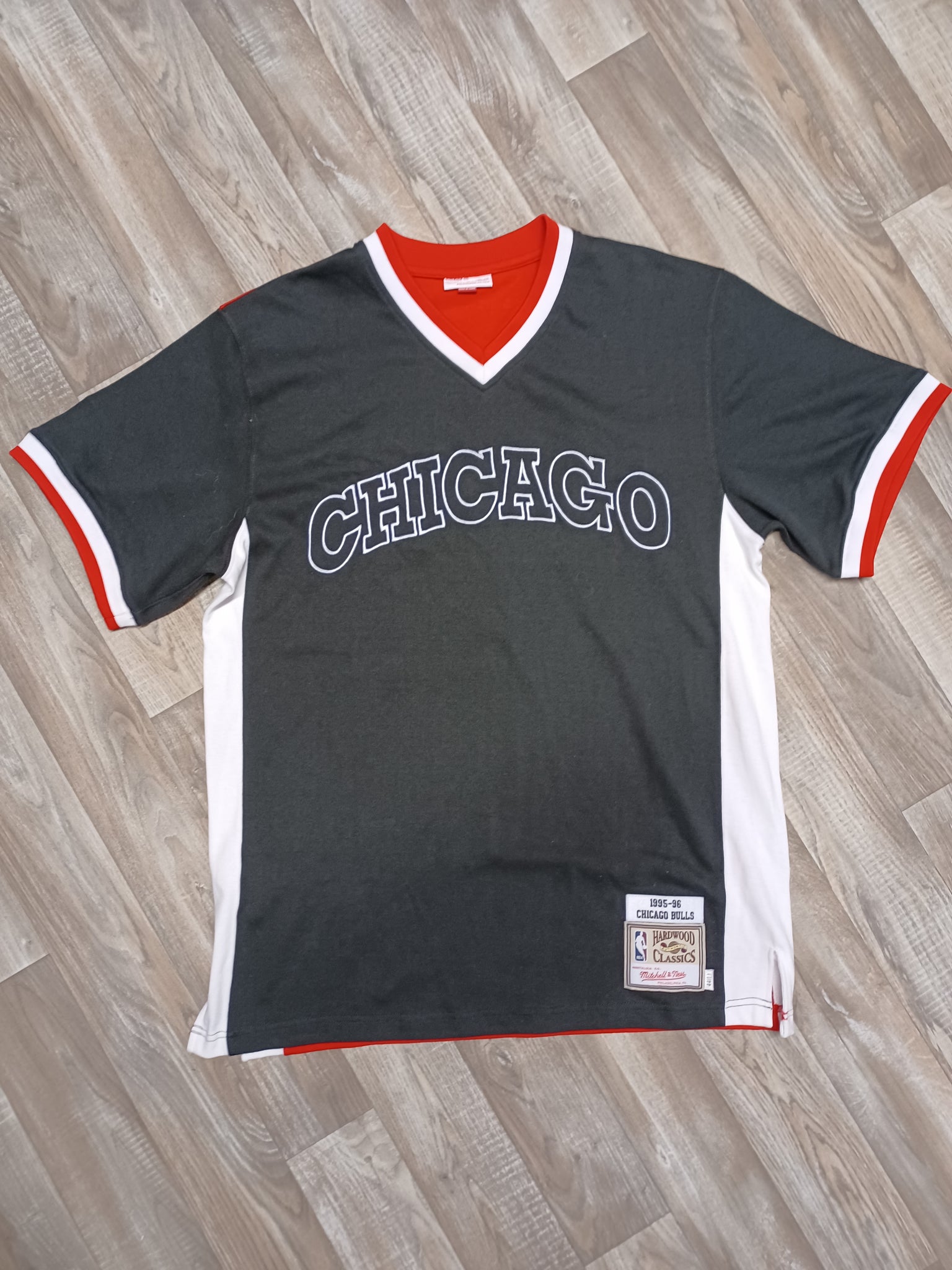 Vintage 90s Chicago Bulls Warm Up Shooting Shirt - L