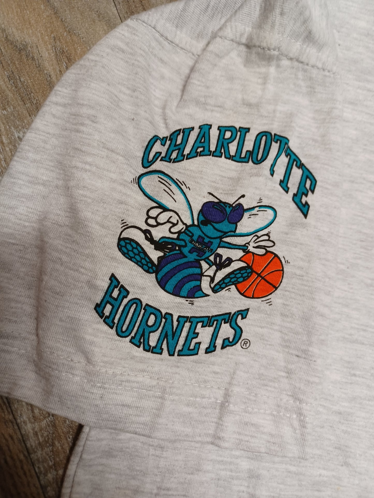 Charlotte Hornets T-Shirt Size Small