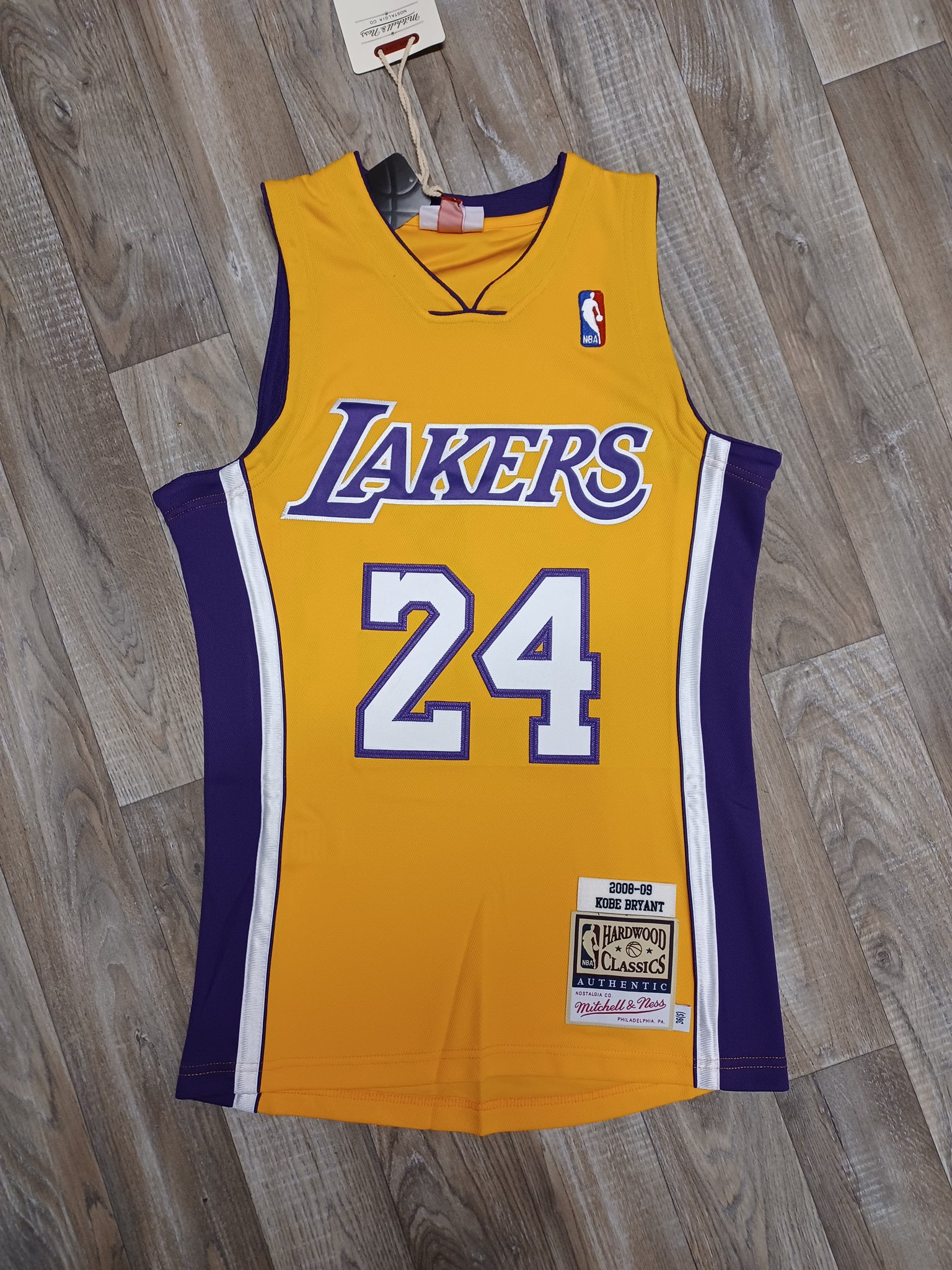 Mitchell & Ness Authentic Los Angeles Lakers 2008-09 Basketball Shorts  *NEW*