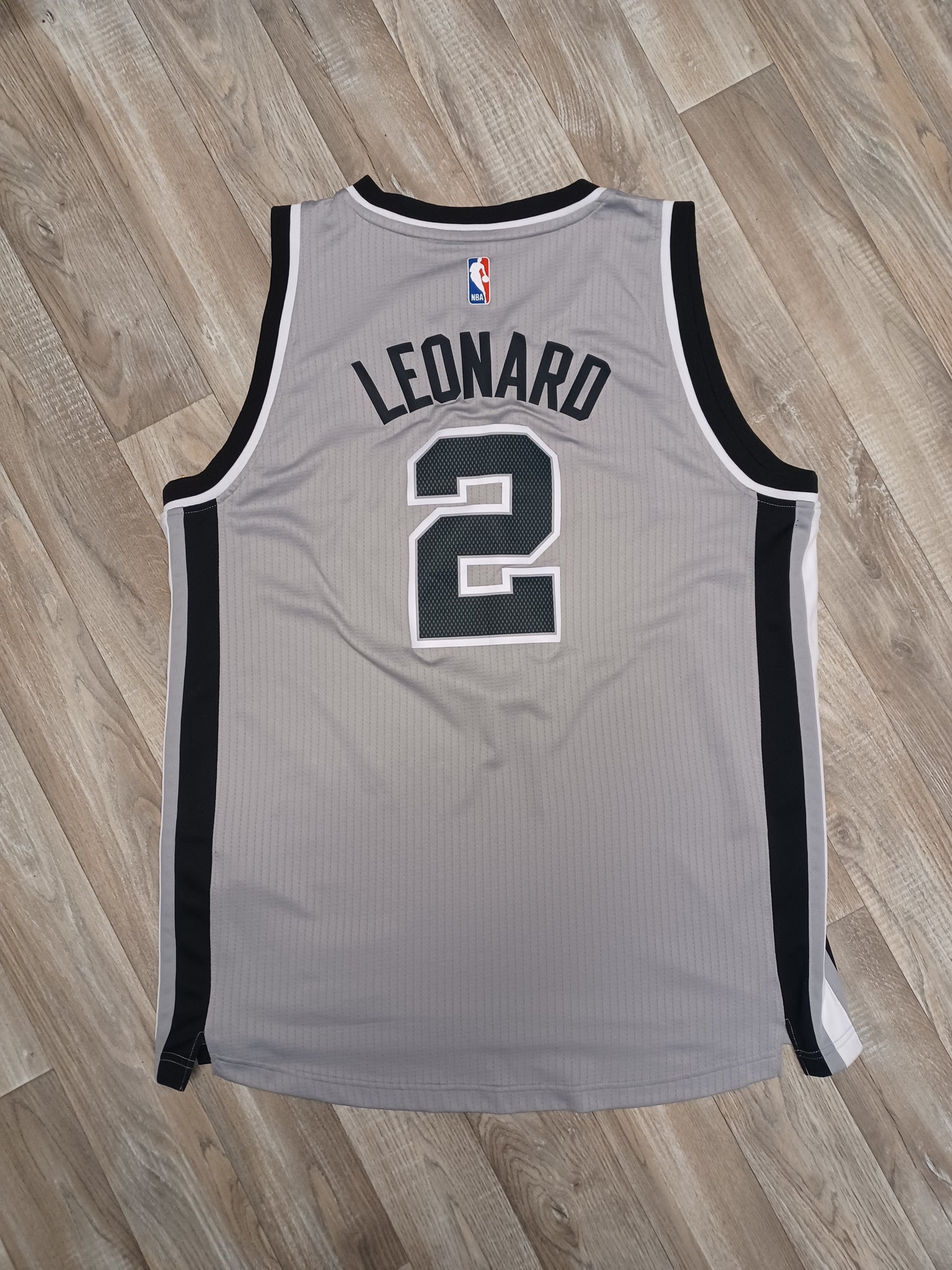 Kawhi Leonard jersey editorial image. Image of sale - 255289280