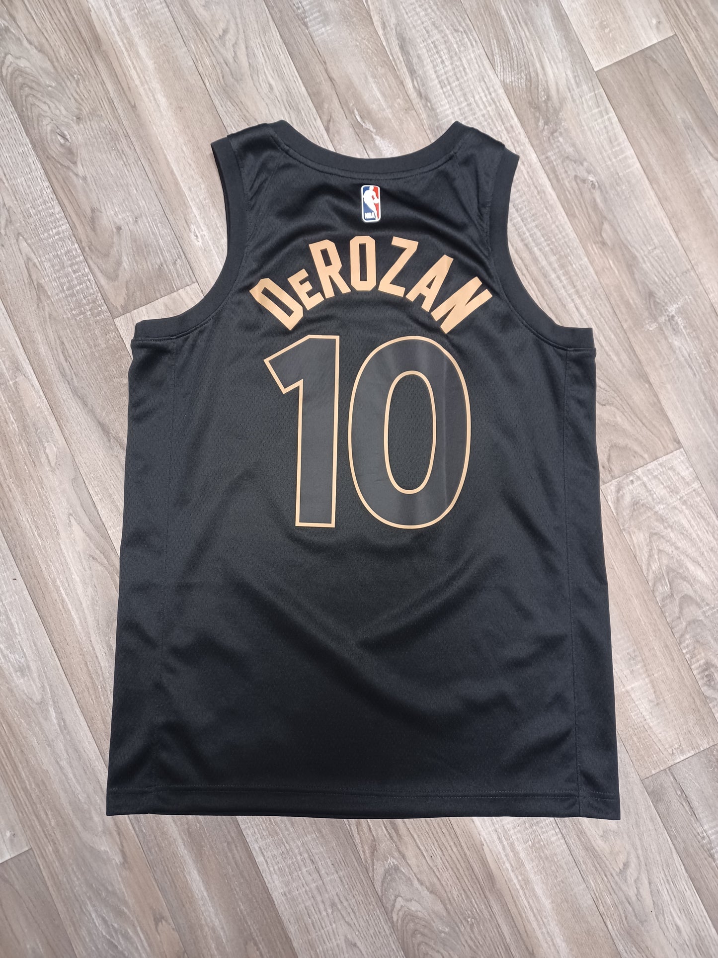 Demar DeRozan Toronto Raptors Jersey Size Medium