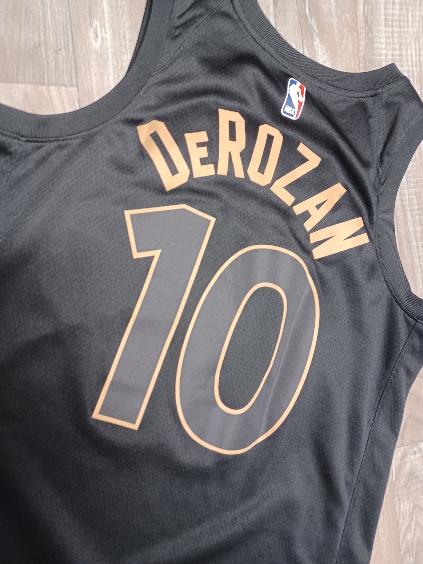 Demar DeRozan Toronto Raptors Jersey Size Medium