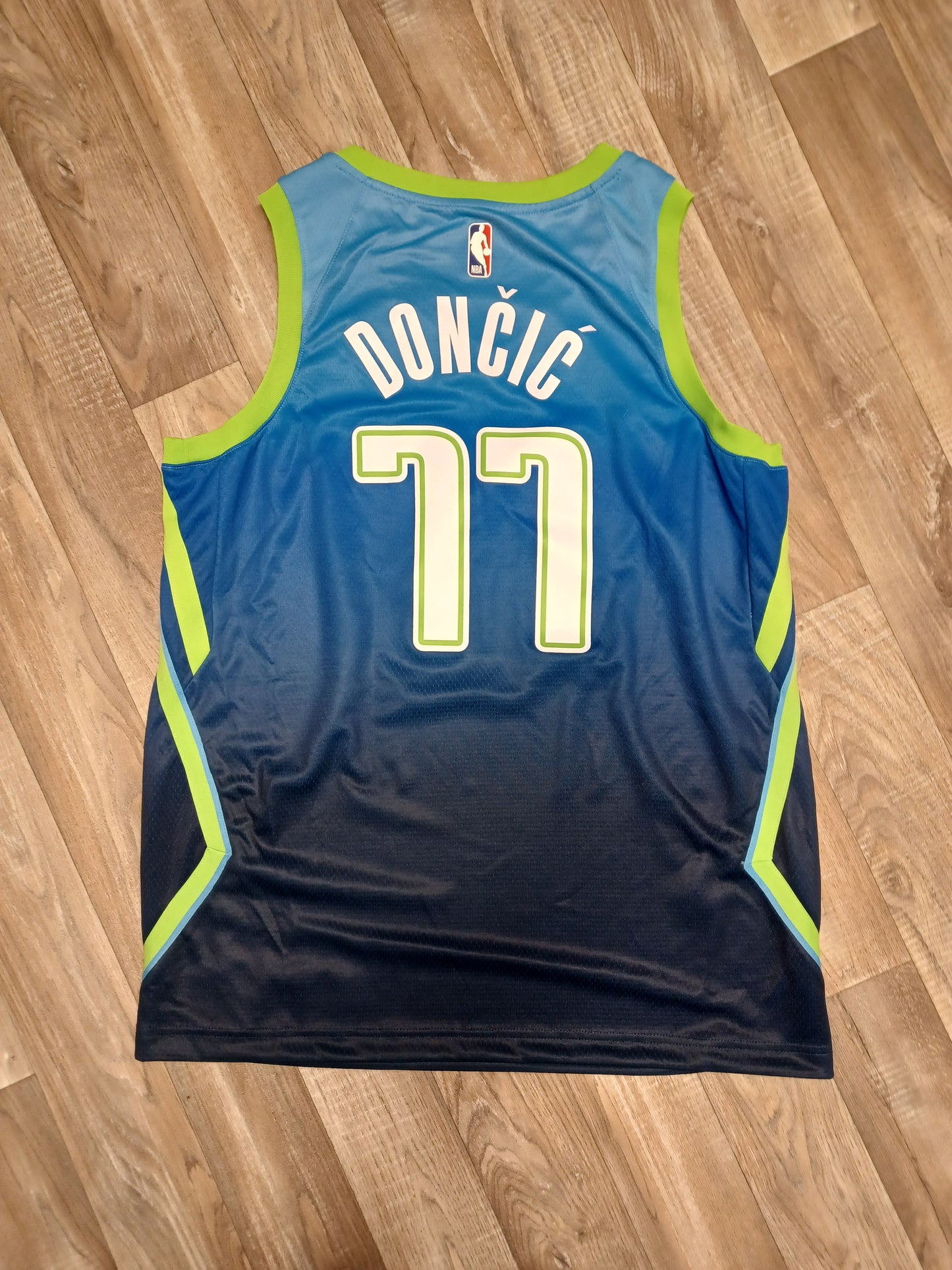 Luka Doncic Dallas Mavericks Jersey Size Large
