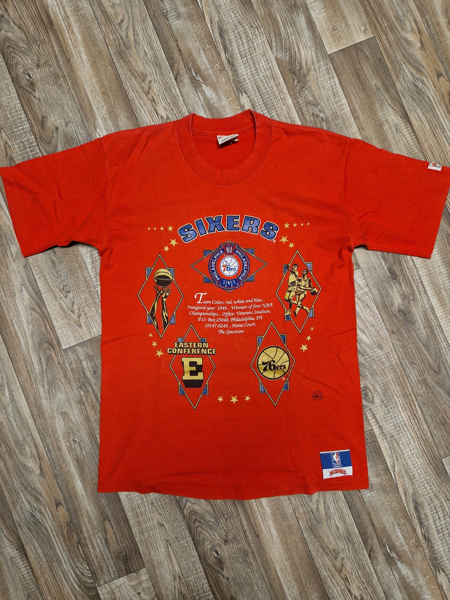 Philadelphia 76ers T-Shirt Size Large