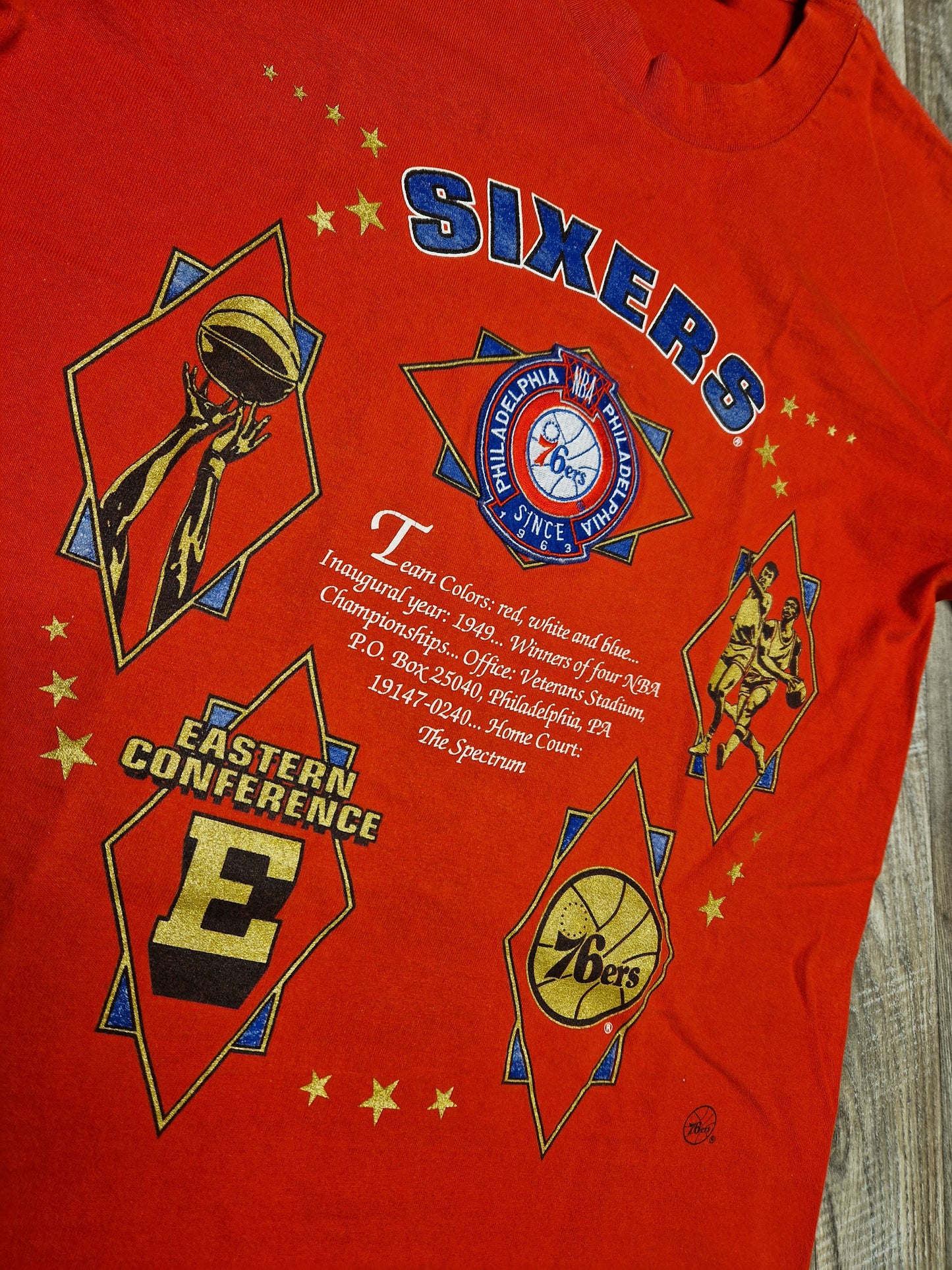 Philadelphia 76ers T-Shirt Size Large