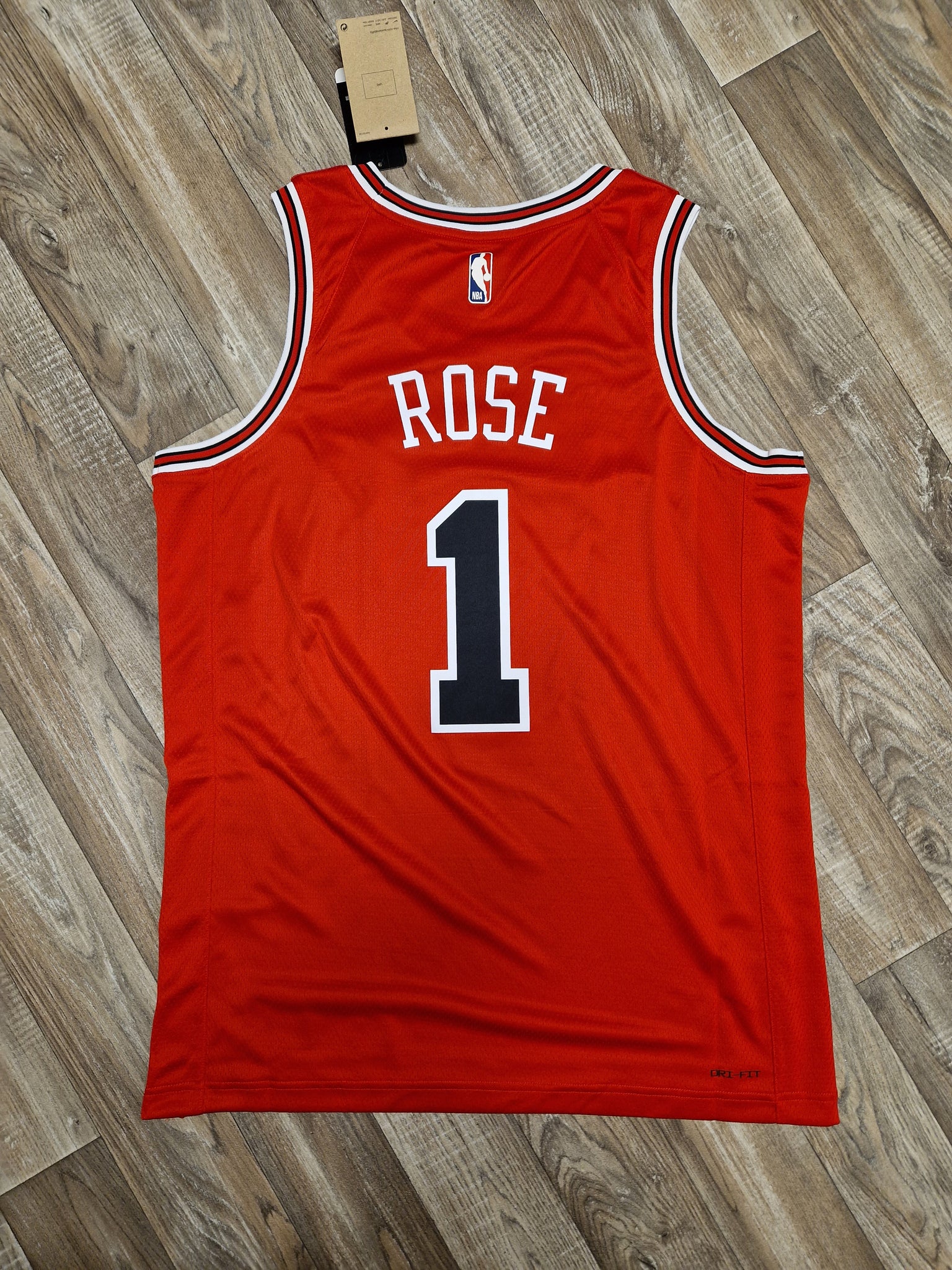 Derrick rose best sale bulls jersey large