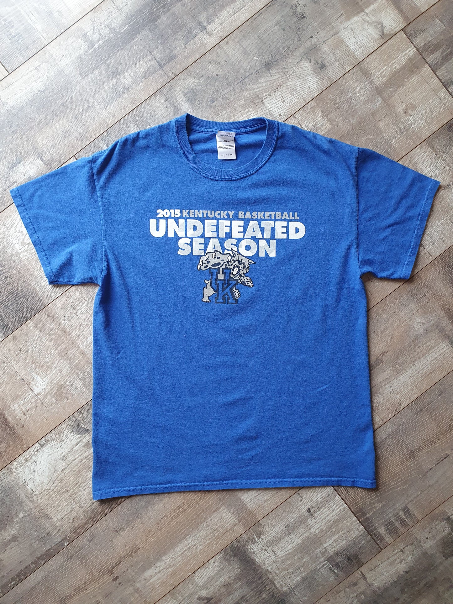 Kentucky Wildcats 2015 Undefeated Season T-Shirt Size Small