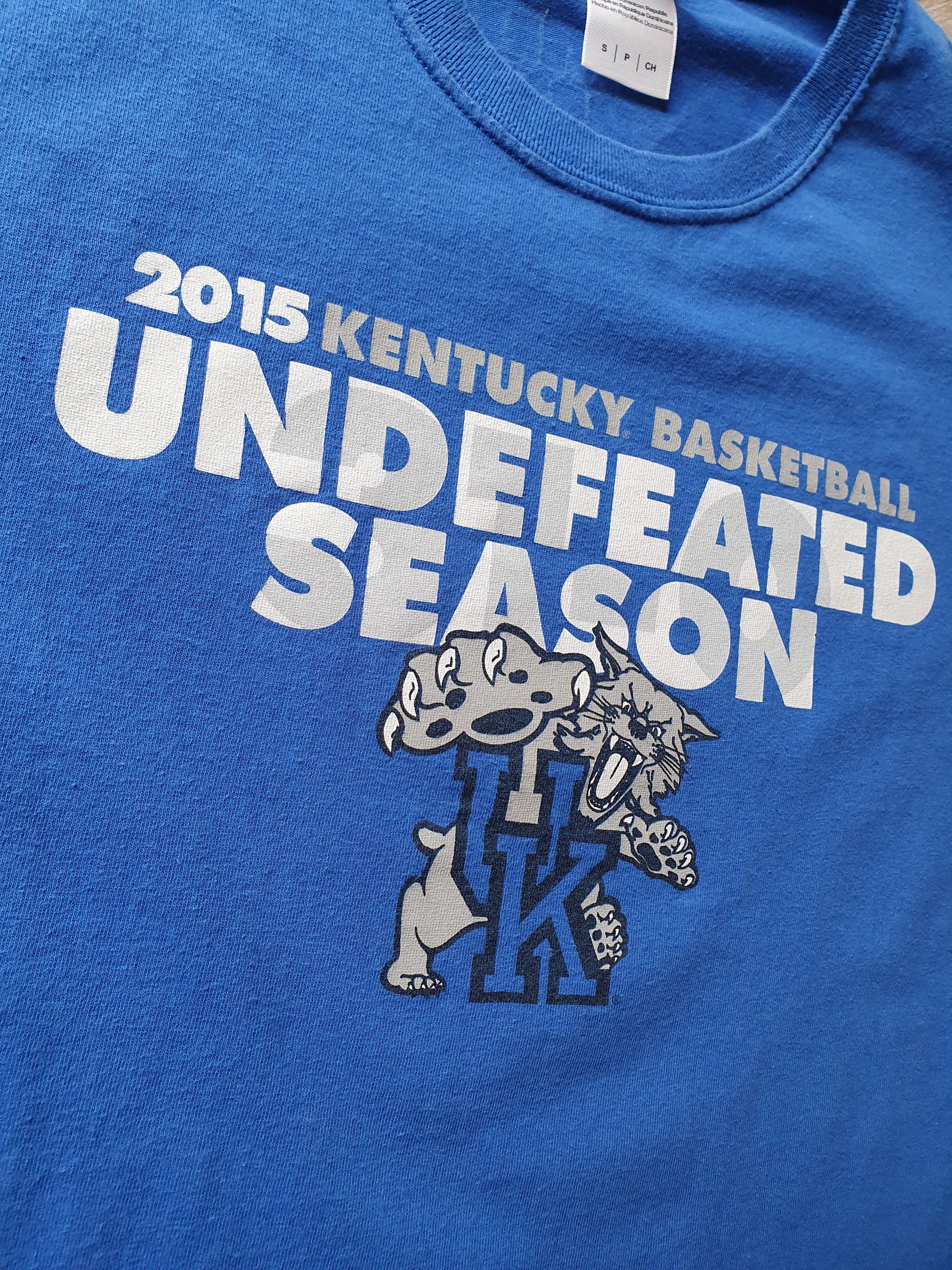 Kentucky Wildcats 2015 Undefeated Season T-Shirt Size Small